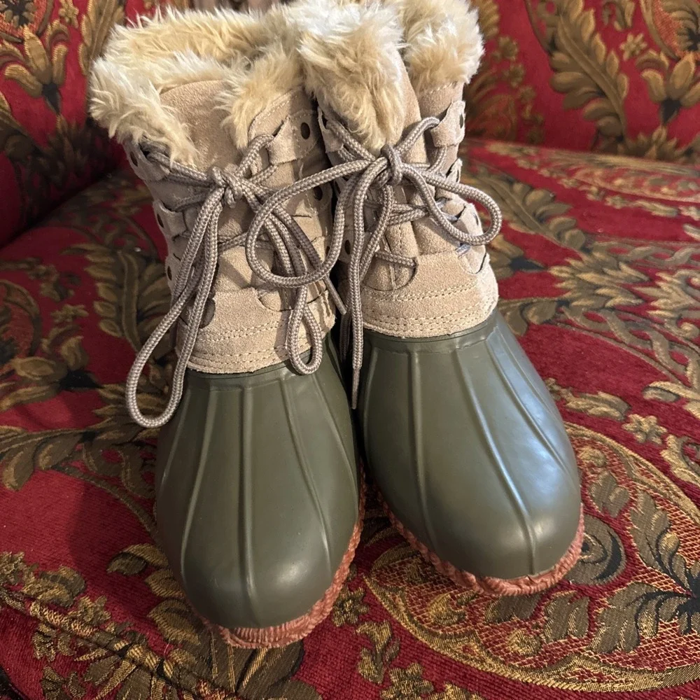 American Eagle Women's Leather & Rubber Shearling Lined Duck Boots Size 8 - EUC